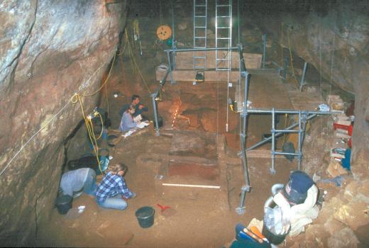 Cave excavations in Waldbillig (Karelsl), Middle Neolithic (around 4800 B.C.)