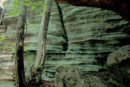 Effects of erosion on vertical sandstone structures. Berdorf Zickzackschloeff - © 7-2004 by Marc Heinen
